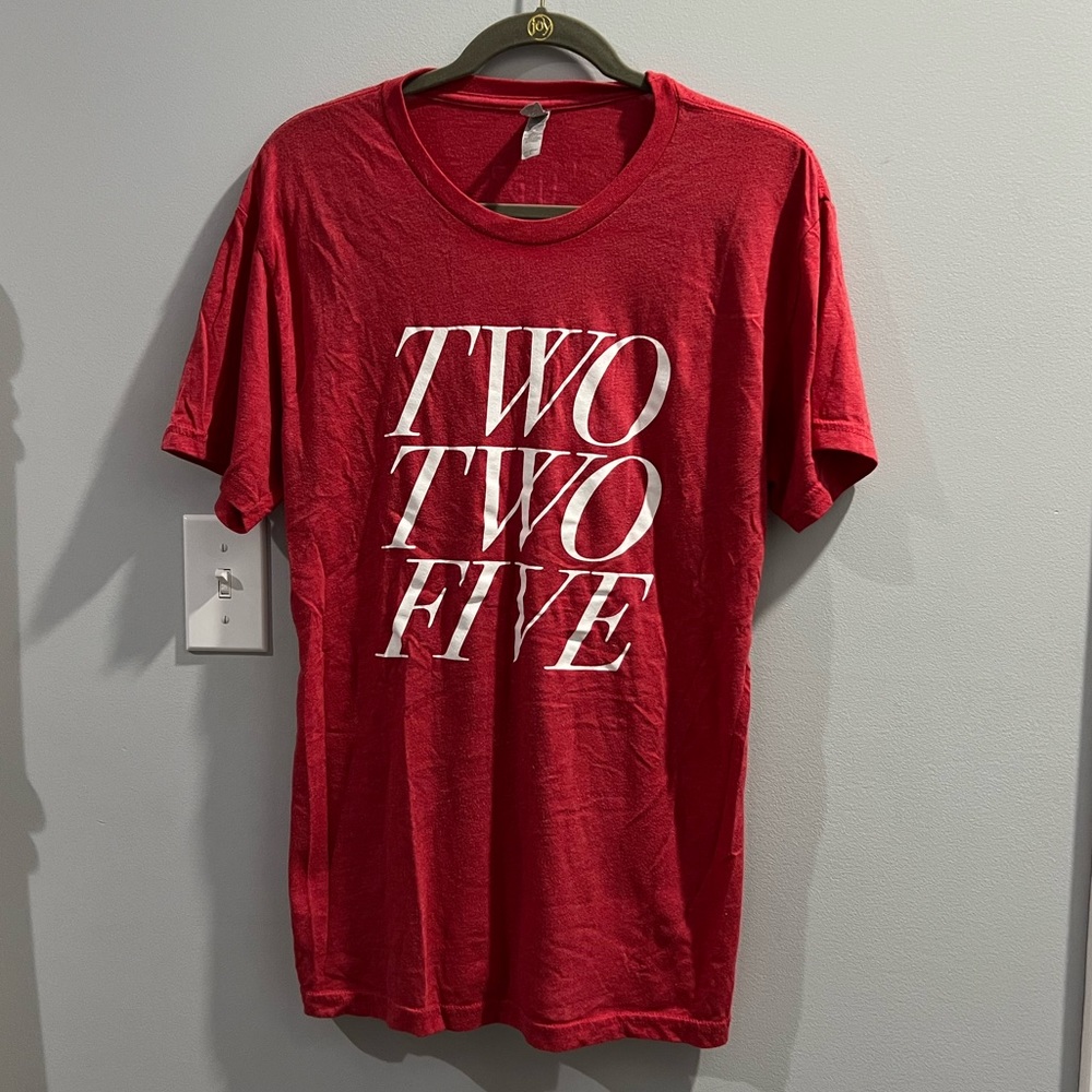 225 Baton Rouge Louisiana graphic T-shirt red
